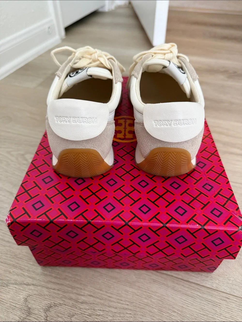 Tory Burch Hank Sneakers White Beige Nylon Suede Shoes Size 6